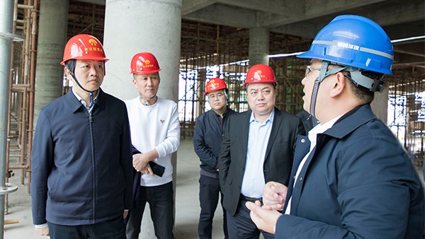黃偉雄一行赴市中心醫(yī)院新址建設(shè)項目調(diào)研